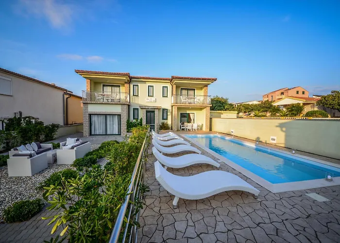 Sunset Deluxe Apartments