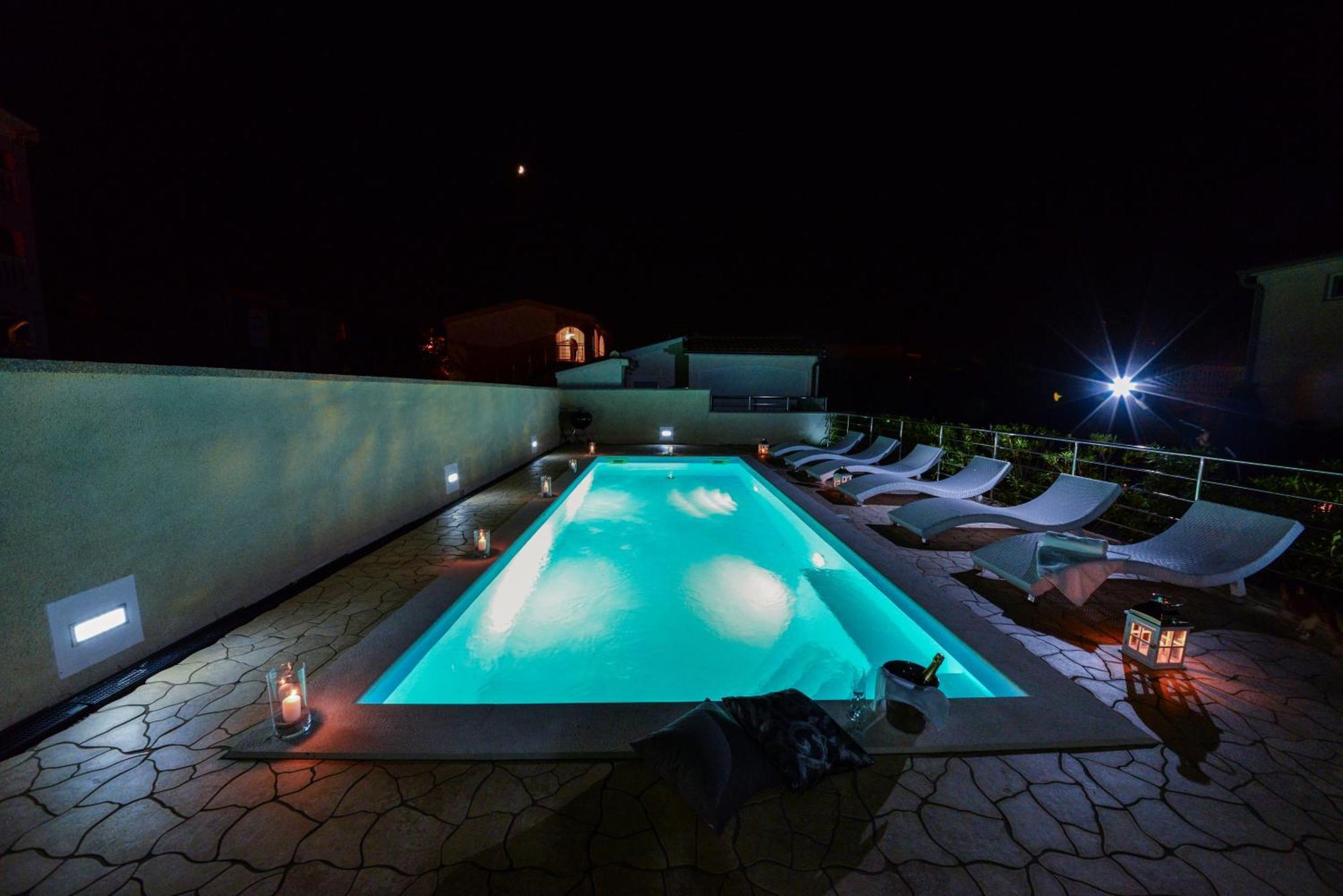 Sunset Deluxe Apartment *