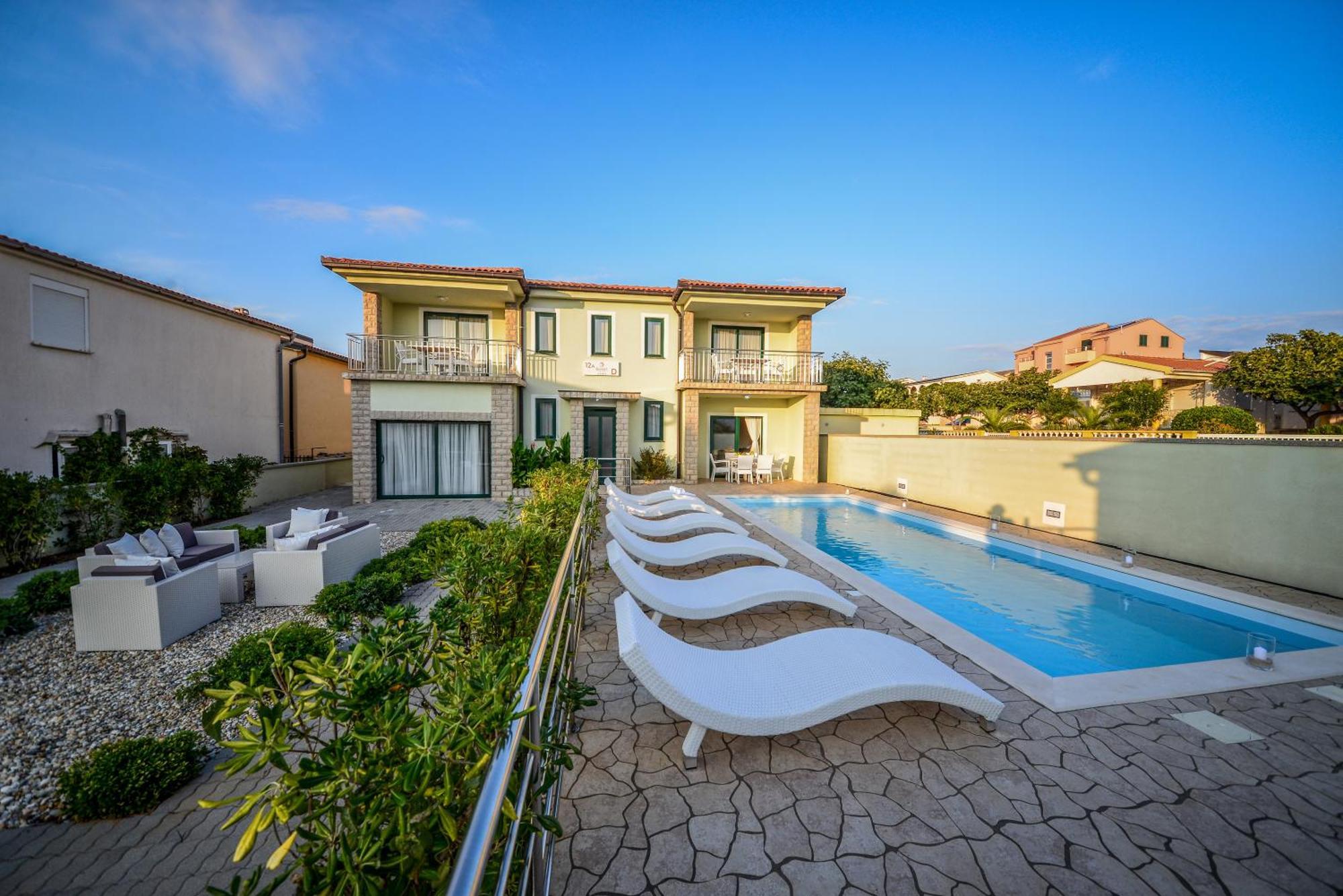 Sunset Deluxe Apartment Vir