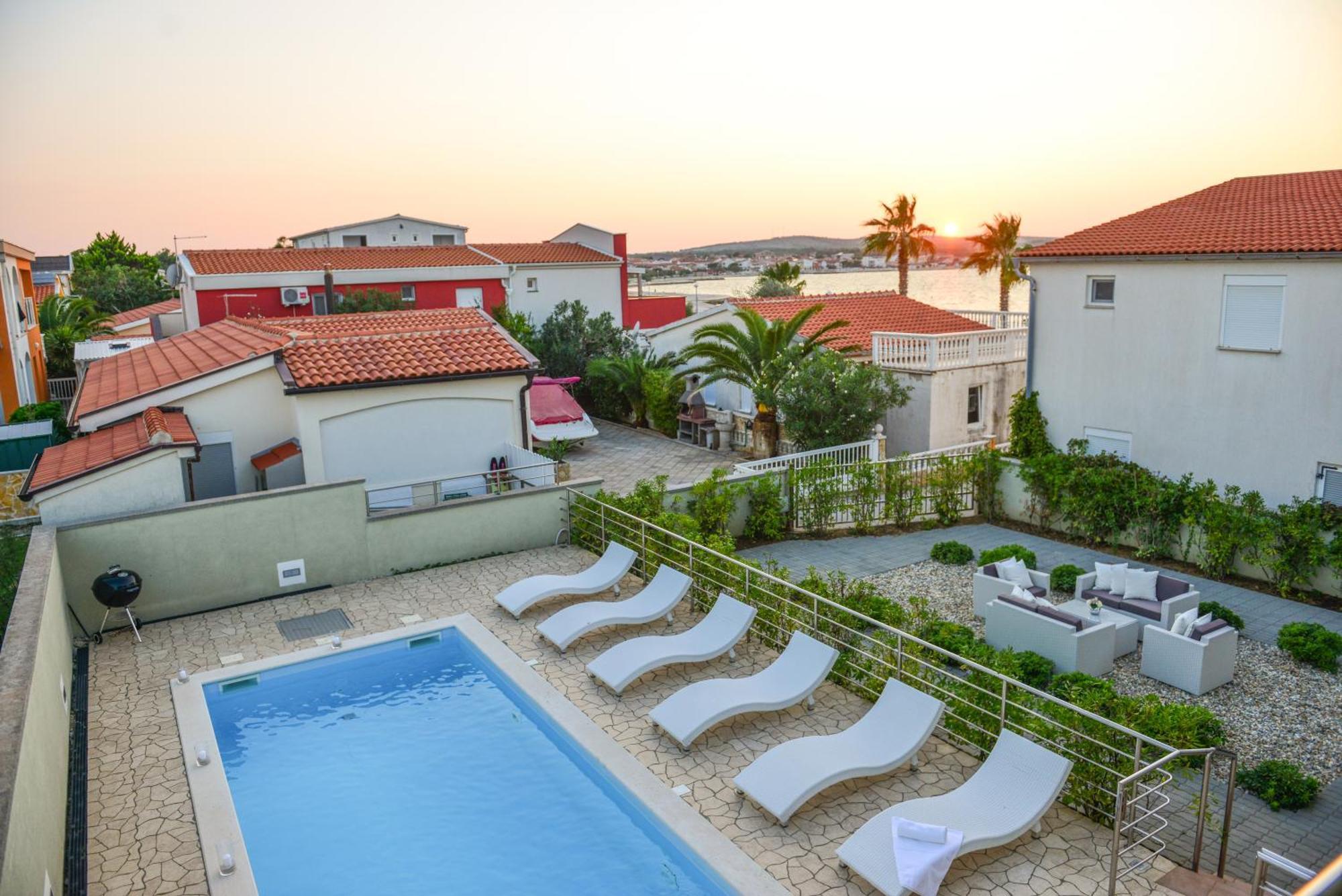 Sunset Deluxe * Vir