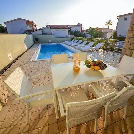 Sunset Deluxe Apartments Vir Exterior photo