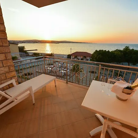 Sunset Deluxe Apartments Vir Room photo