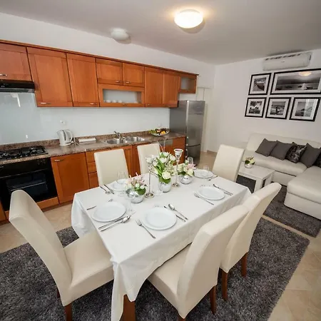 Sunset Deluxe Apartments Vir Room photo